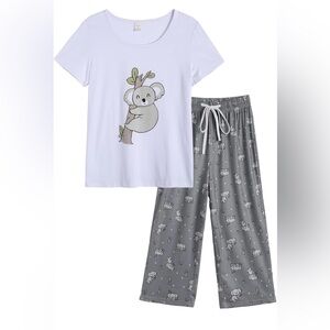 Small Women's Short Sleeve Tops and Capri Pants Cute Cartoon Print Pajama Sets